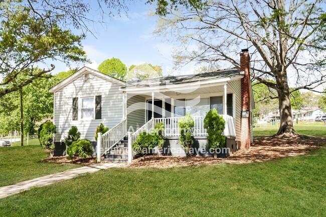 Photo - 305 River Dr