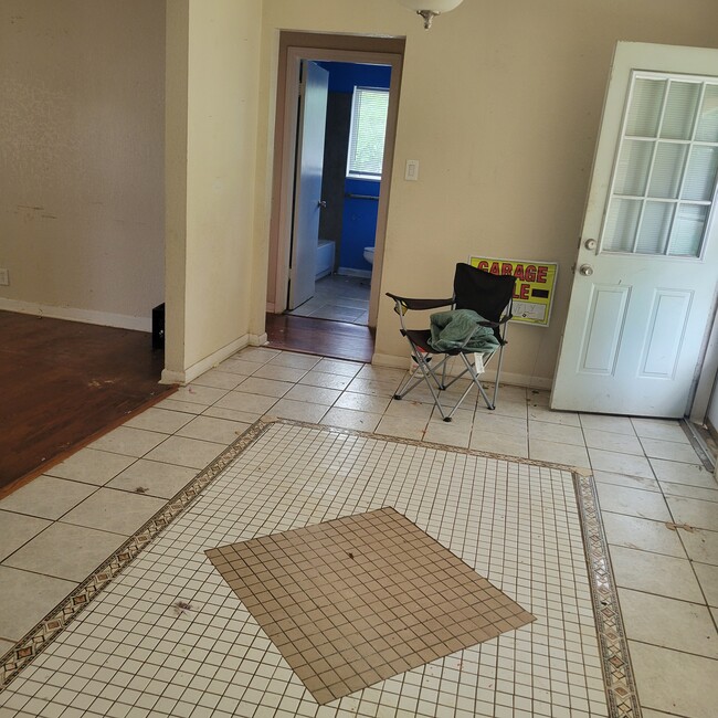 Photo - 590 Lively Dr