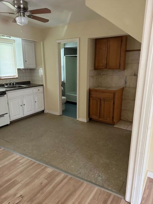 Photo - Large 1br in Townhome with Garage and Deck(Heat Included) Unit 105