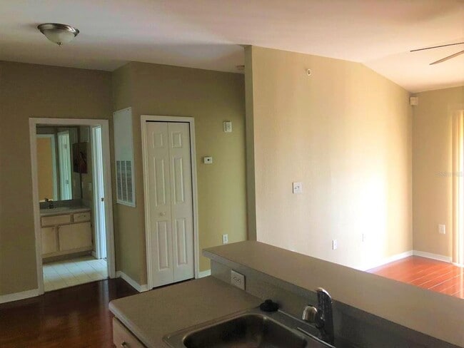 Photo - 5471 Vineland Rd Unit 7310