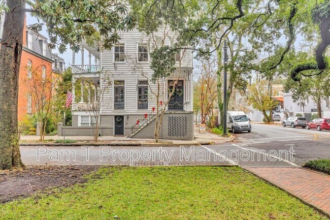 Building Photo - 123 W Charlton St Unit 2