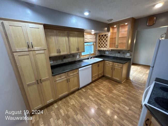 Photo - 9431 W Marion St