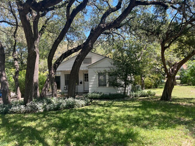 Building Photo - Fairview Properties Unit 1405 Drake Ave Rental