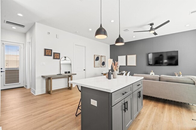 Photo - 1307 Oak Tree Dr