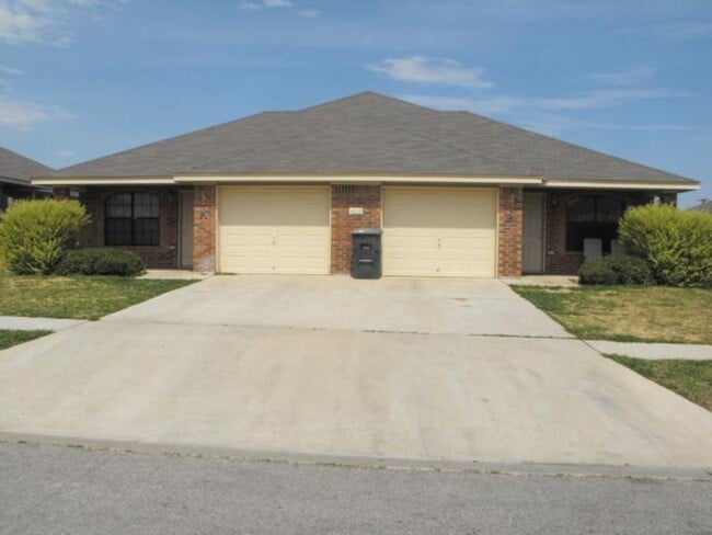 Building Photo - 4505 John David Dr Unit A