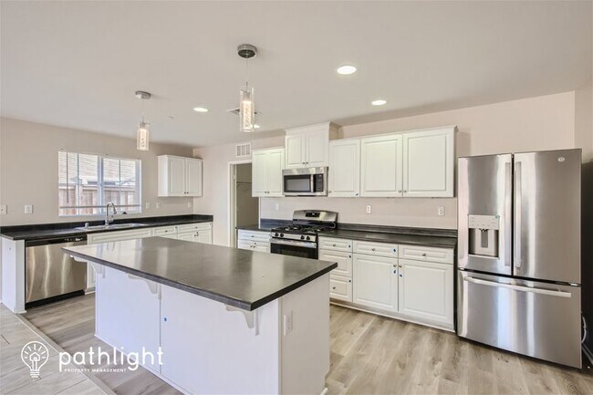 Photo - 577 Bailey Ln N