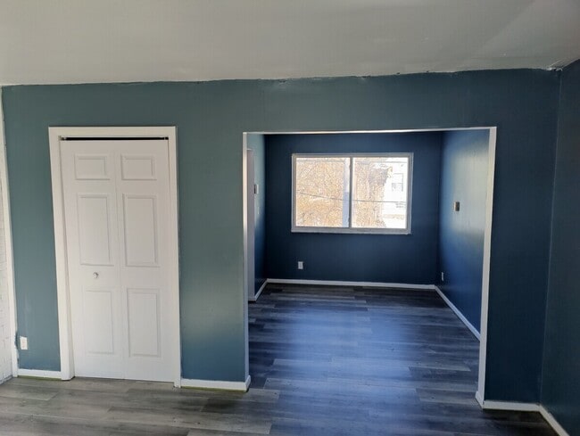 Building Photo - 853 Wellington Blvd Rental