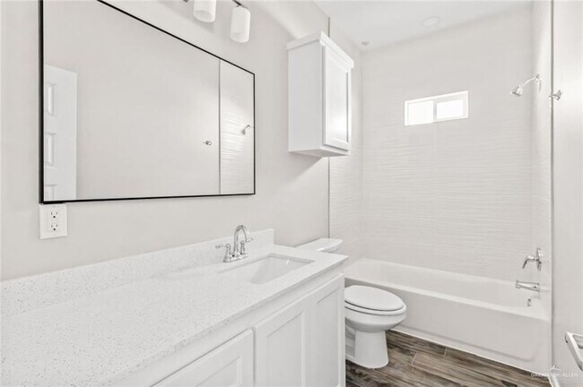 Photo - 1512 Shavano Dr Unit 1