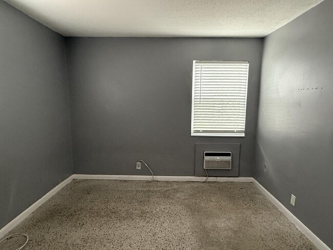 Photo - 1118 N H St Unit 12