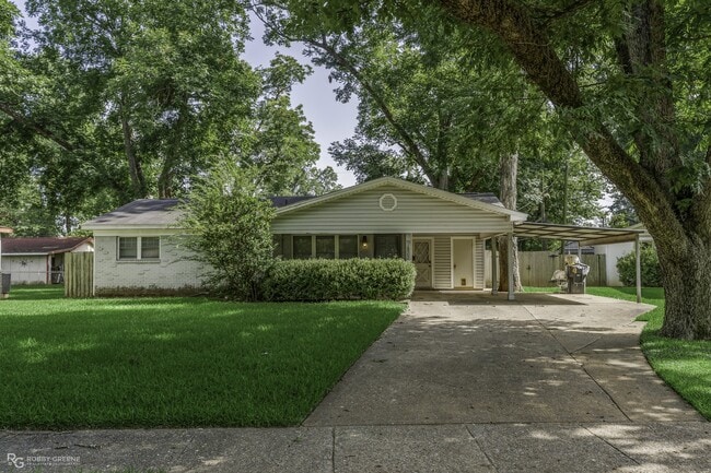 Building Photo - 1602 San Saba St