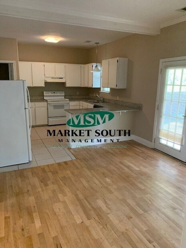 Photo - **APPLICATION PENDING!! BLOOMINGDALE DUPLEX