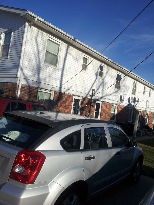 911 Hillside Dr Unit 911 Hillside Drive