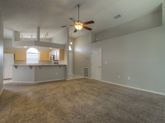 Photo - 827 Summer Glen Dr