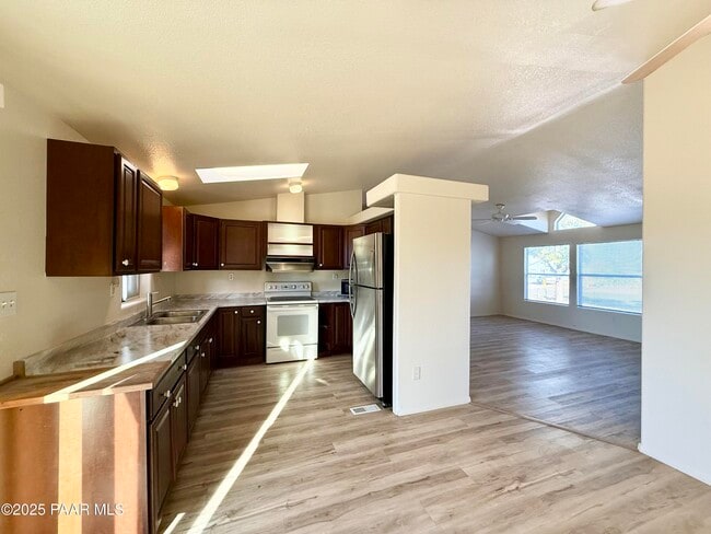 Photo - 2125 Jean Rd