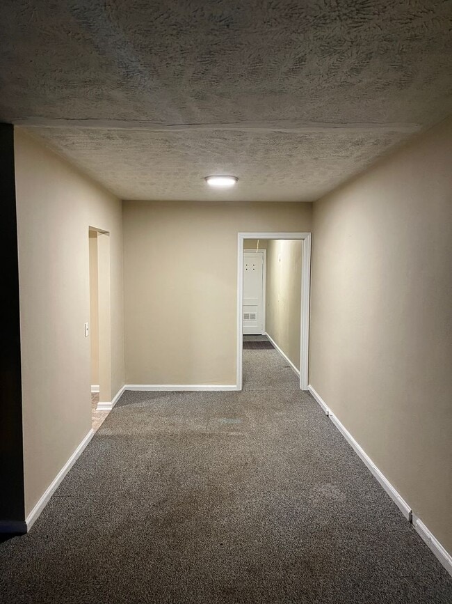 Building Photo - 127 Torch Hill Rd Unit B