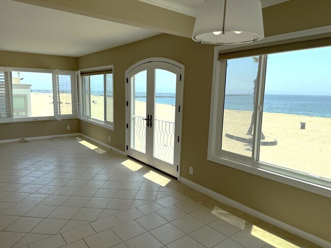 Photo - 1319 E Seal Way Unidad B