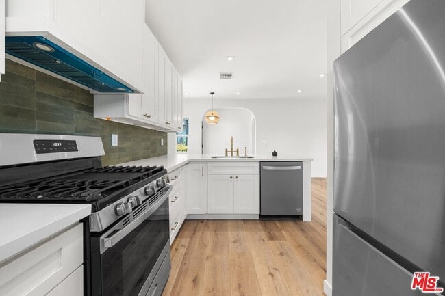 Photo - 7418 Romaine St