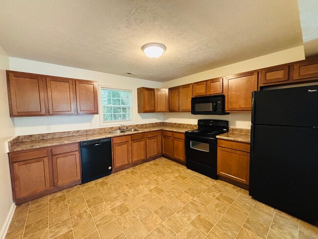 Photo - 65 Station Ln NE