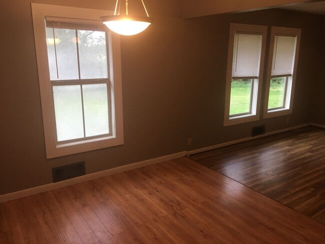 Photo - 3 Bedroom / 2 Bath Home Located Minutes from Downtown Lowell!