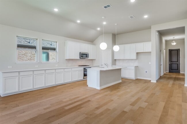 Photo - 1312 Silver Grass Mdw