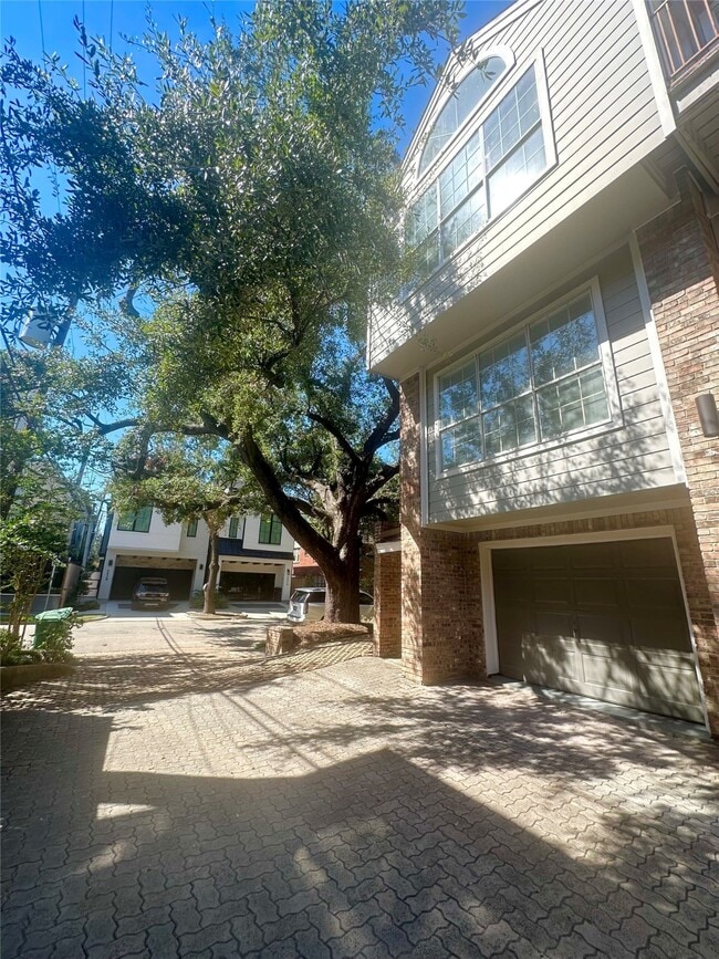 Photo - 2633 Peckham St