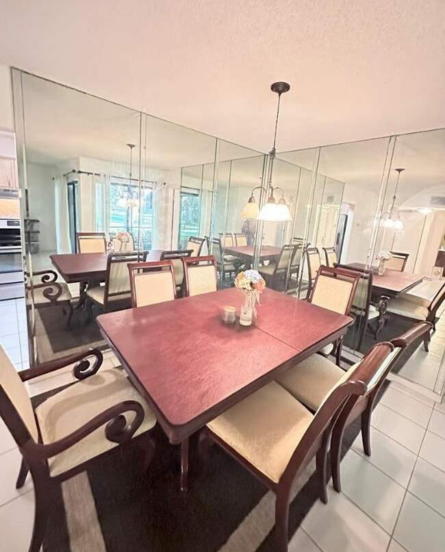 Building Photo - 3931 Cocoplum Cir Unit 2