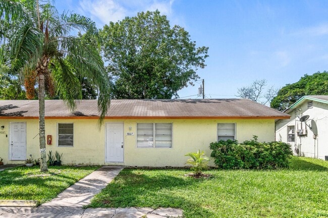 Building Photo - 4867 Gulfstream Rd Rental