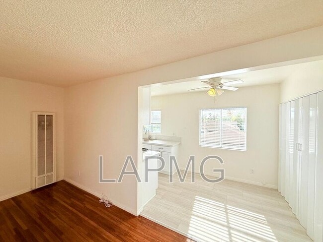 Photo - 624 W Riggin St