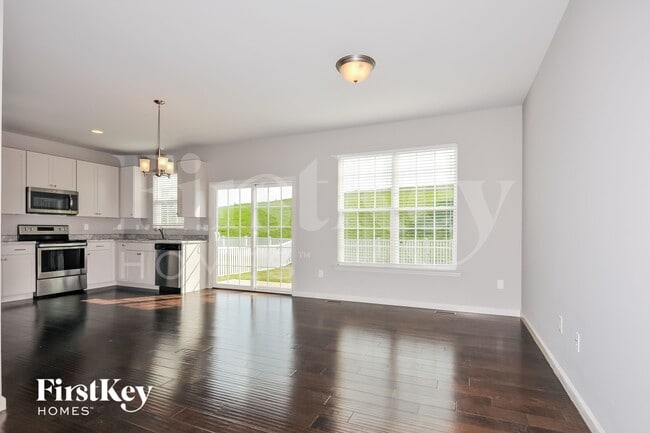 106 Katiemist Dr
