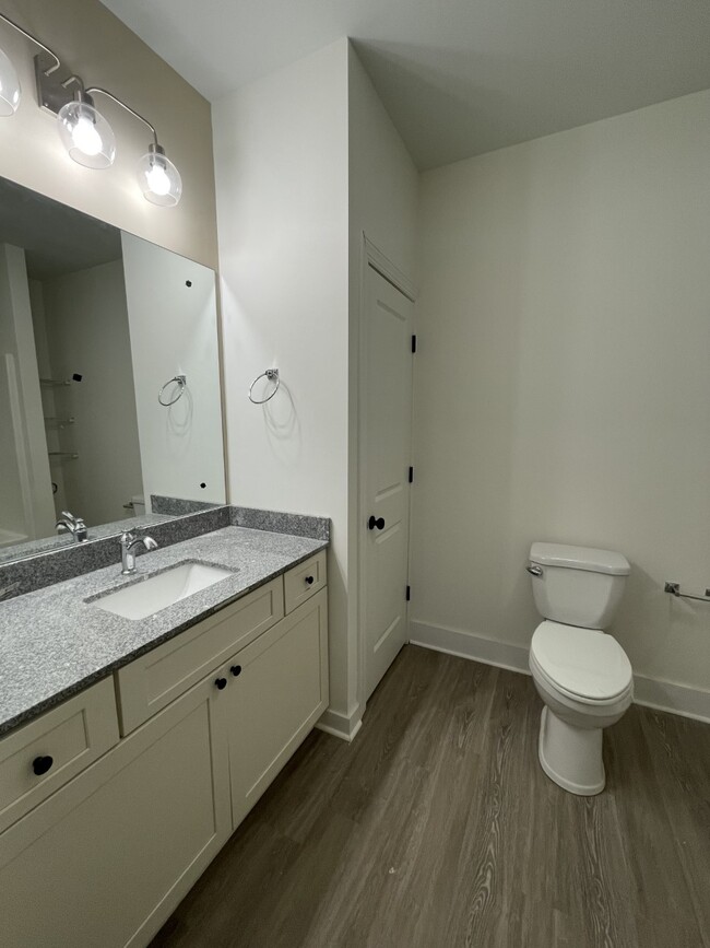 Photo - 1445 W Broad St Unidad A202