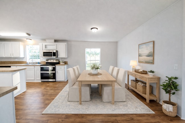 Photo - 299 Cayenne St