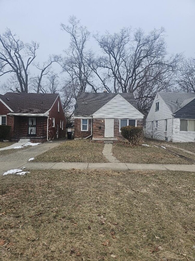 Building Photo - 18417 Glastonbury Rd