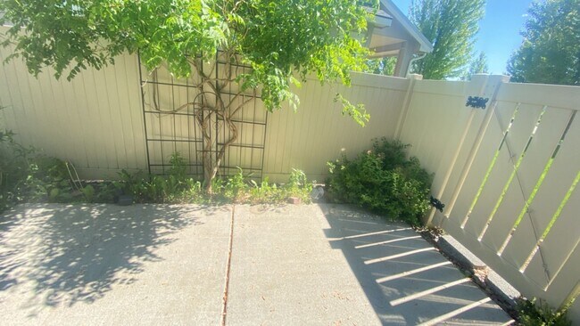 Photo - Rare Liberty Lake Townhome in Rocky Hill – 3 Bed, 2.5 Bath End Unit Available July 15th