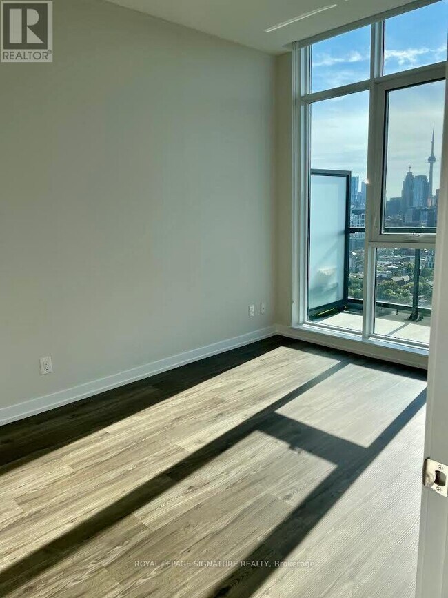 Photo - 25 Nicholas Ave Unit 2801