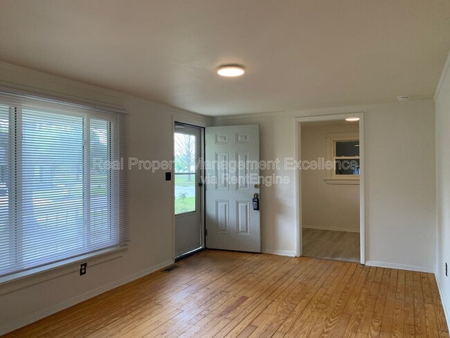 Photo - 410 W Watson St