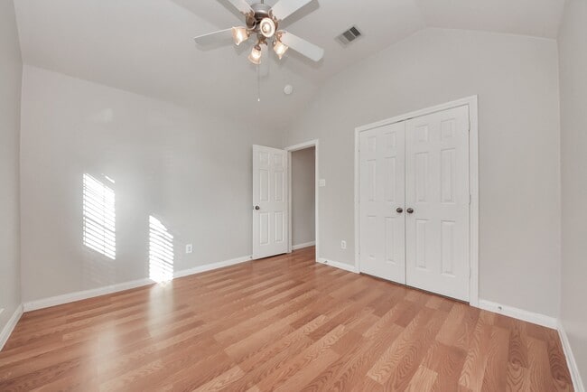 Building Photo - 8719 Sailing Dr