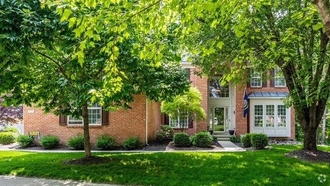 Building Photo - Spacious 5-Bed Home with In-Law Suite, Fin...