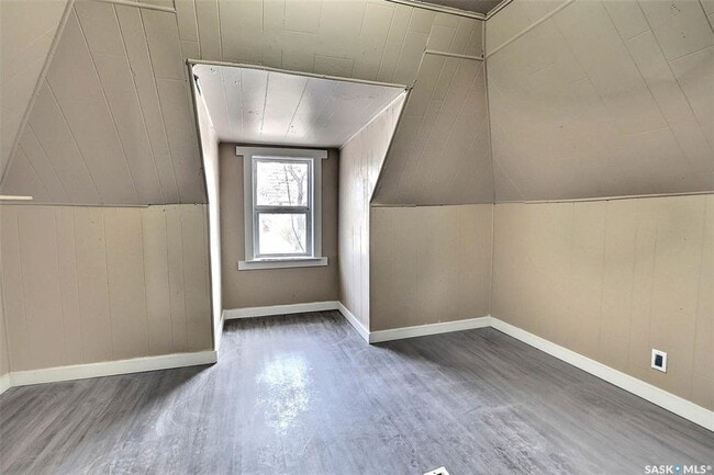 Photo - 1945 St John St