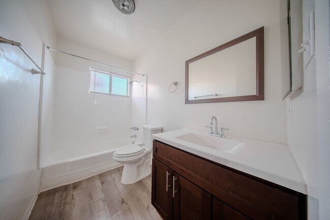 Photo - 1940 Pine Ave Unidad 4