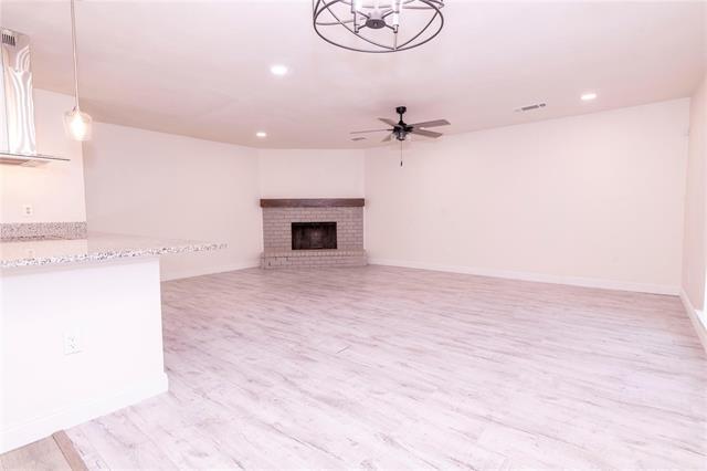 Photo - 521 Windsor Dr
