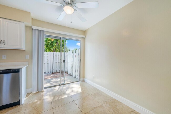 Photo - 113 Old English Ct