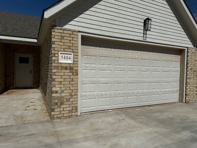 Building Photo - 5804 Urbana Ave Rental