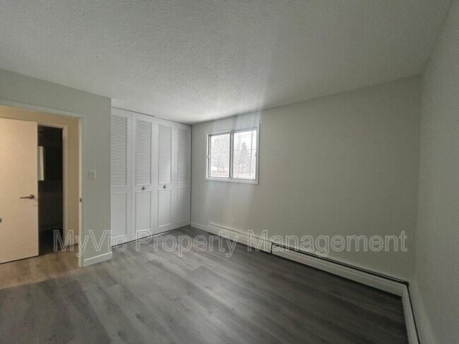 Photo - 9120-9149 149 St Unit One Bed