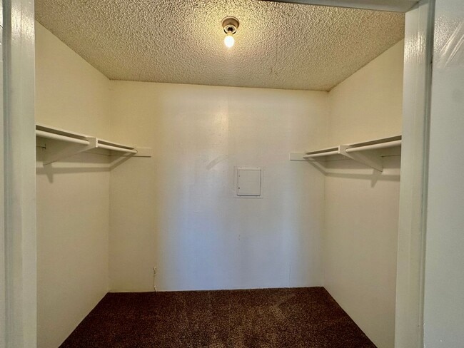 Photo - Spacious Upstairs 2 bedroom in Allied Gardens!