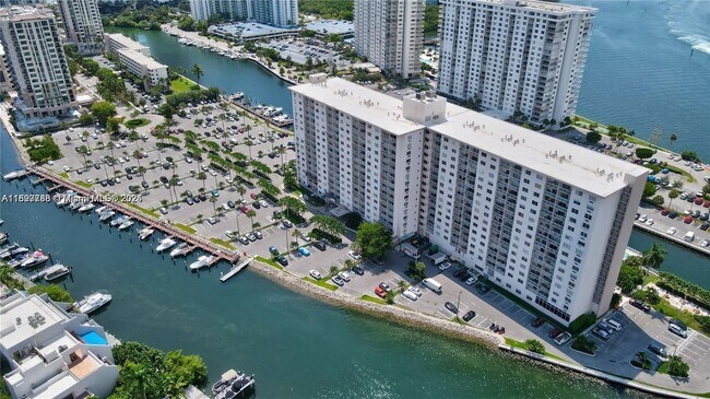 Photo - 400 Kings Point Dr Unidad 729 Rental