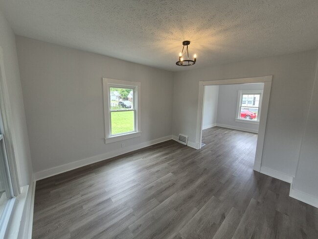 Photo - 210 S Hedges St