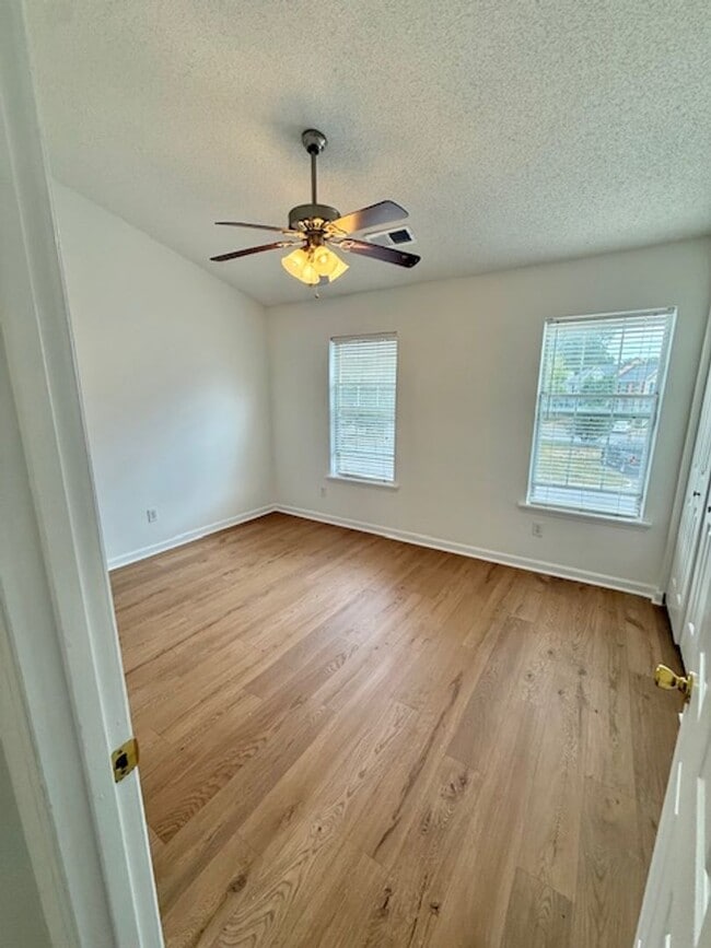 Photo - Fabulous Townhome in Prime Location – Comf...