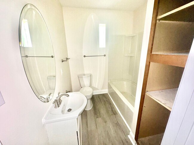 Photo - 565 Harrison St