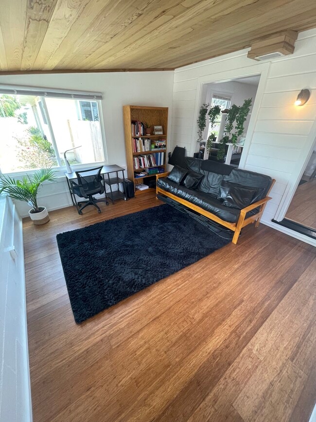 Photo - 4520 Burlington Ave N