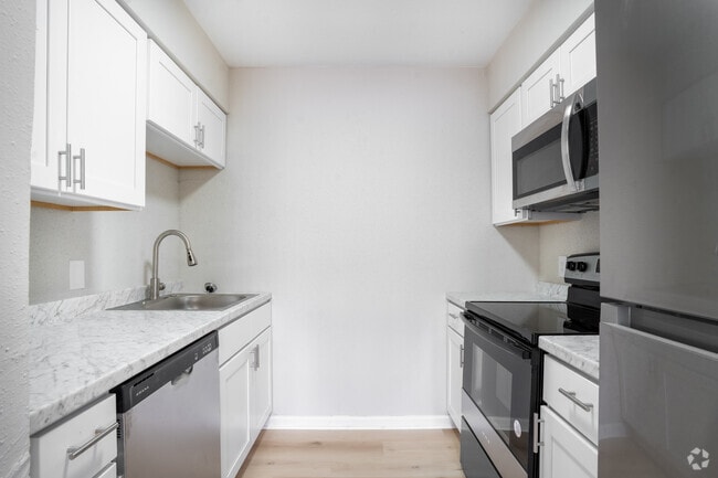 1BR, 1BA - 816SF - Kitchen